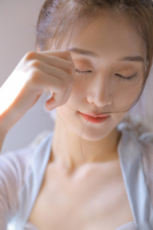 早上醒来他的巨大还在她体内